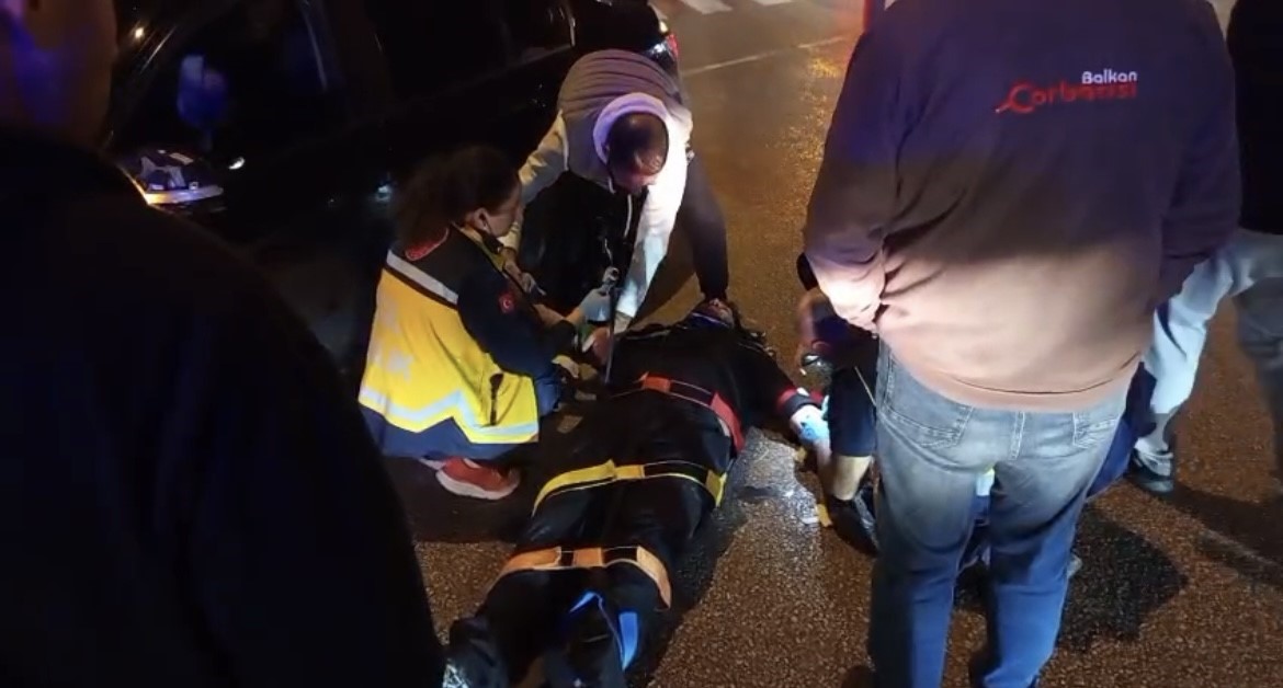 Bursa’da hafif ticari araç ile araba çarpıştı: 3 yaralı 6 bursada hafif ticari arac ile araba carpisti 3 yarali 2 snv4m7ED