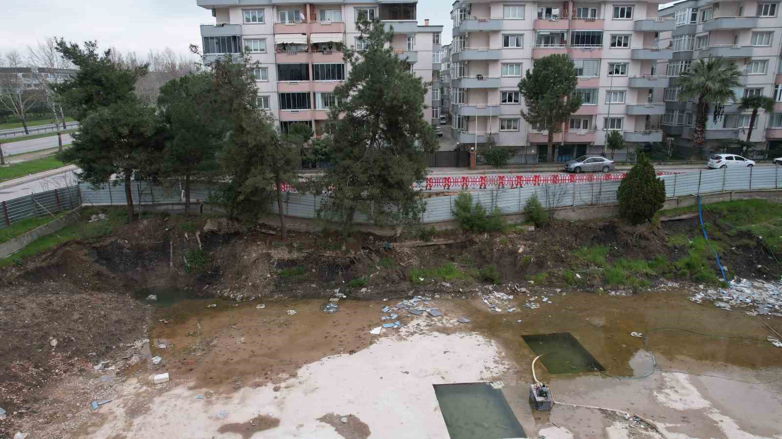 bursada hafriyat calismasinda yola zarar verdiler 8 hcBuJiGh