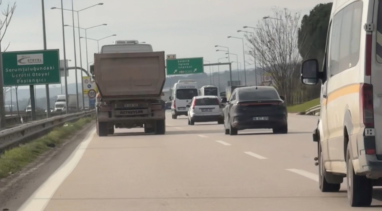 bursada hafriyat kamyonu tehlike sacti 0 BNjKUszp