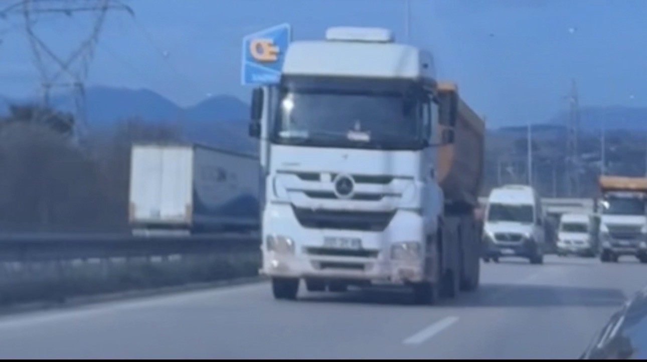 bursada hafriyat kamyonu tehlike sacti 1