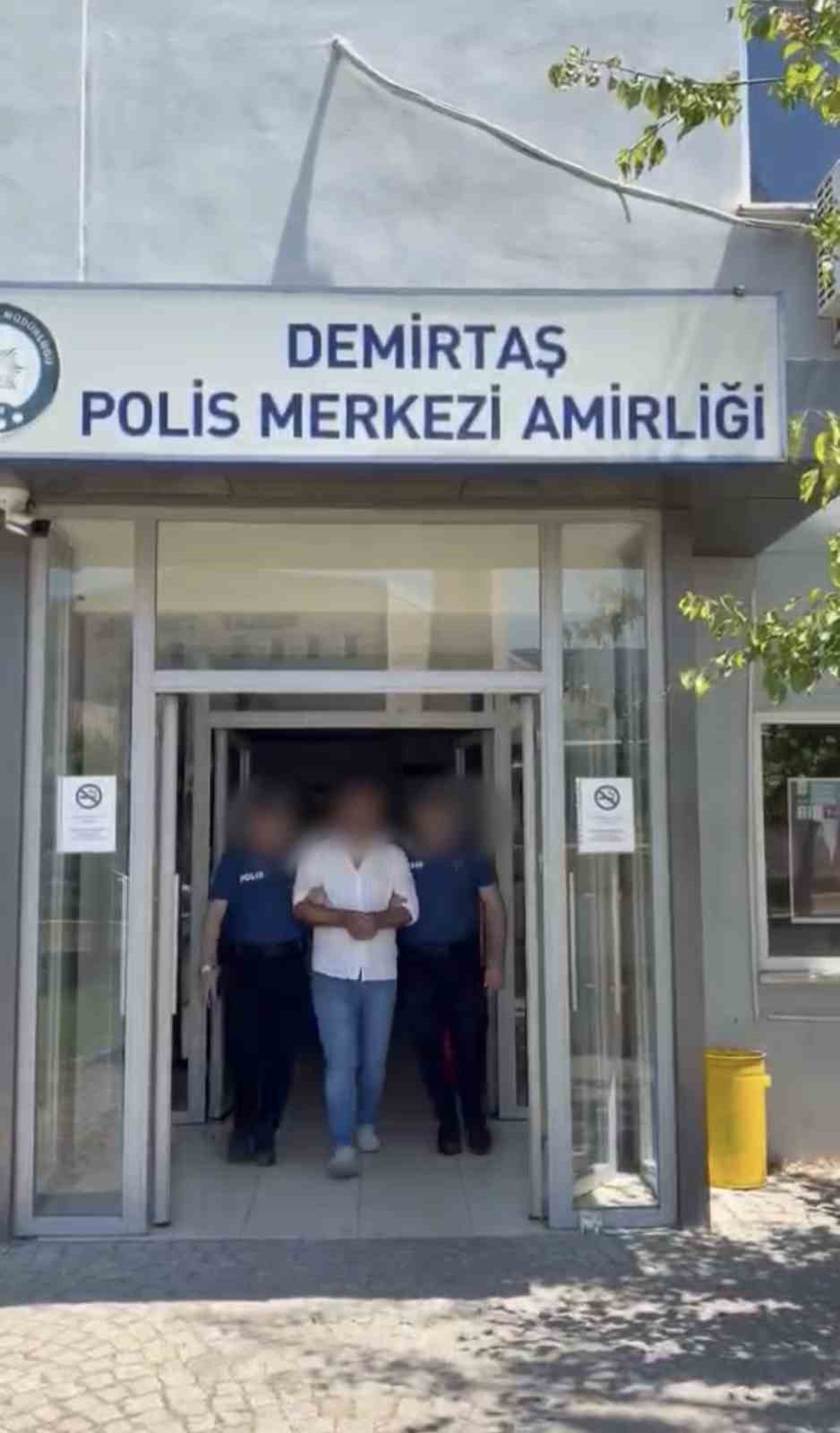Bursa’da hakkında kesinleşmiş hapis cezası bulunan 3 firari yakalandı 4 bursada hakkinda kesinlesmis hapis cezasi bulunan 3 firari yakalandi 0 qmwbCIBs