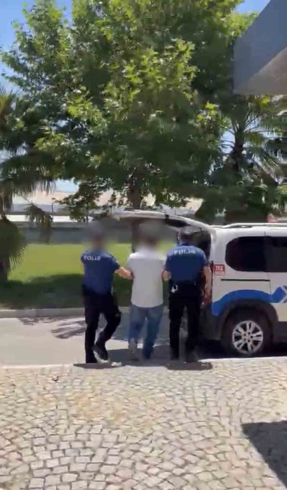Bursa’da hakkında kesinleşmiş hapis cezası bulunan 3 firari yakalandı 5 bursada hakkinda kesinlesmis hapis cezasi bulunan 3 firari yakalandi 1 LFEQpyqM