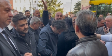 bursada-halk-otobusu-esnafi-belediye-onunde-toplandi-Yb3x7U58.jpg