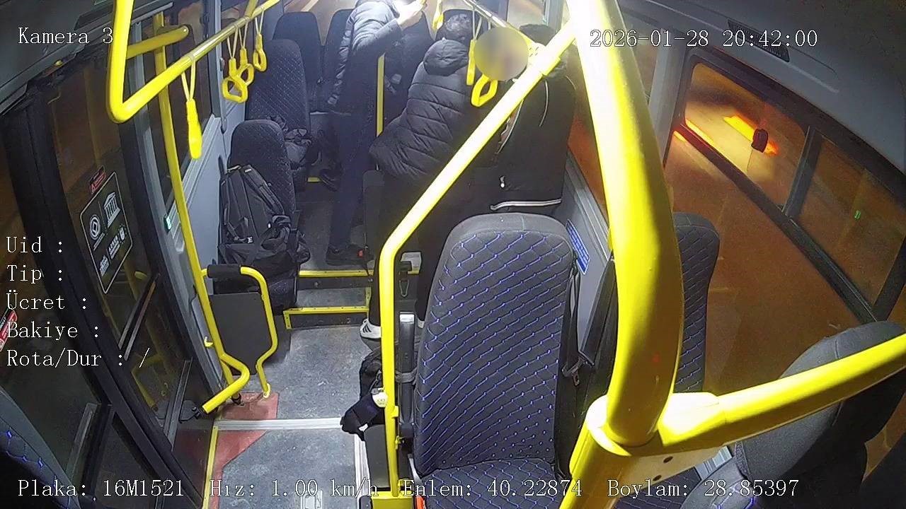 bursada halk otobusunde zamanla yariskalp krizi geciren yolcu icin acile kirdi 2 4aTvet2T
