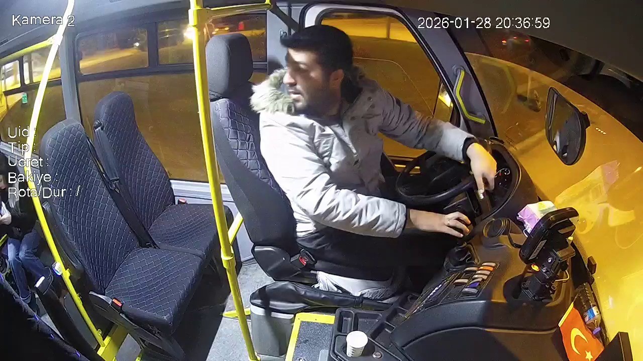 bursada halk otobusunde zamanla yariskalp krizi geciren yolcu icin acile kirdi 4 1Na9pFpl