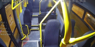 bursada-halk-otobusunde-zamanla-yariskalp-krizi-geciren-yolcu-icin-acile-kirdi-Sjb7cYfa.jpg