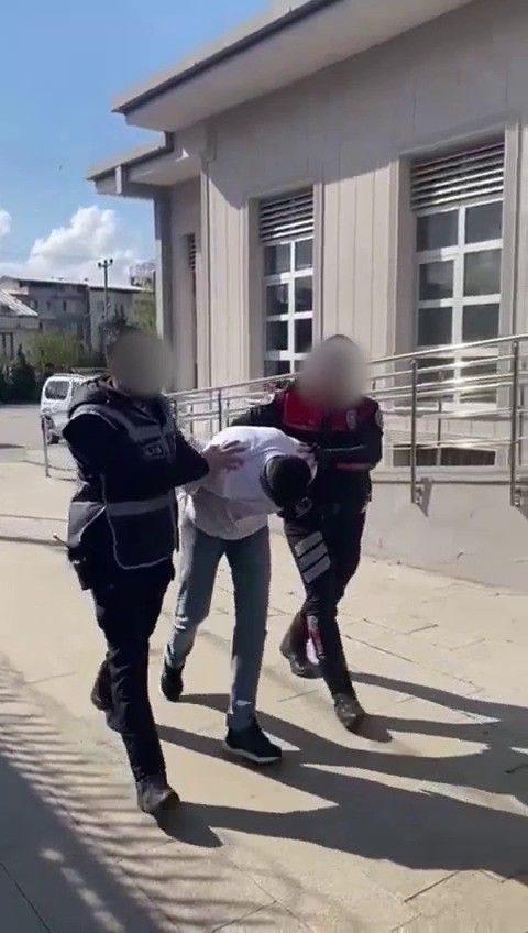 bursada hapis cezasi bulunan sahis uyusturucu ve silahla yakalandi 0 8KQrBPCZ