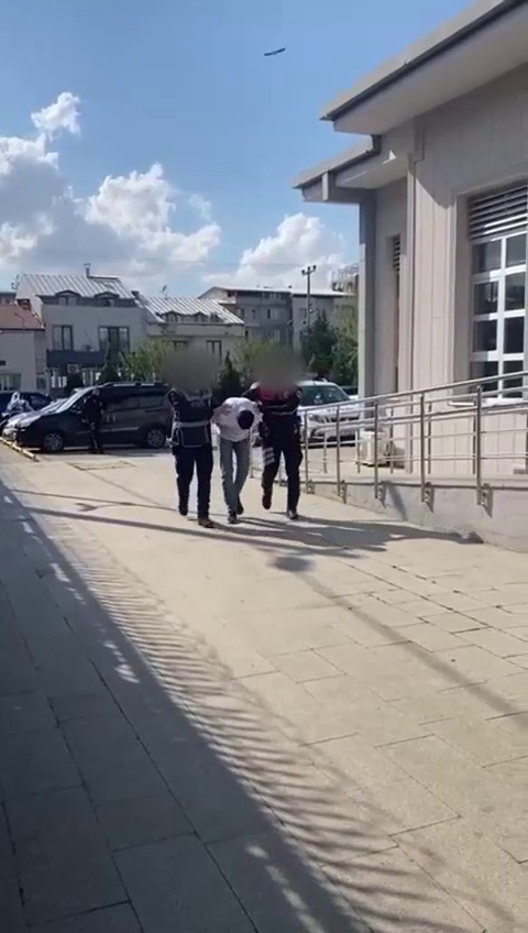 bursada hapis cezasi bulunan sahis uyusturucu ve silahla yakalandi 1 EwaPHhQi