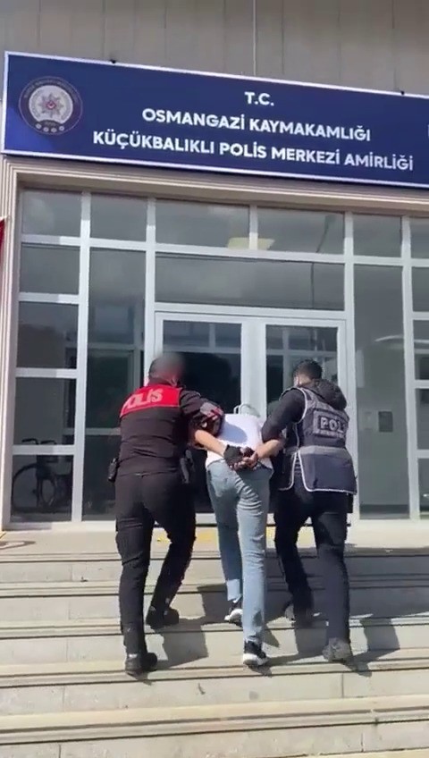 bursada hapis cezasi bulunan sahis uyusturucu ve silahla yakalandi 2 lCYAp9HB