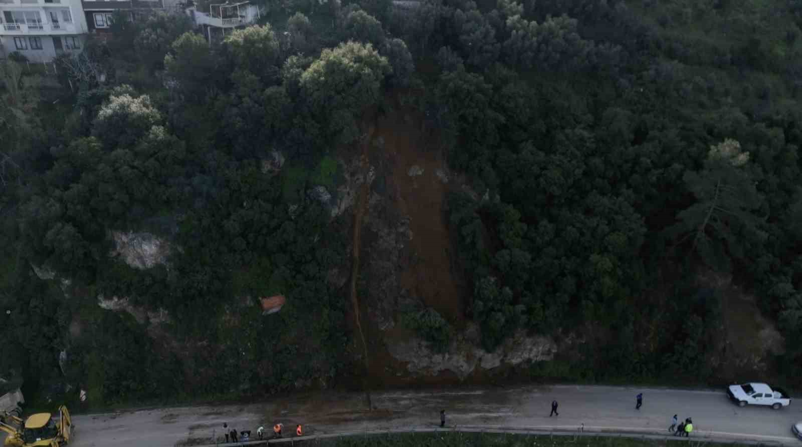 Bursa’da heyelan bölgesi temizlendi...Kayan bölge dron ile görüntülendi 4 bursada heyelan bolgesi temizlendikayan bolge dron ile goruntulendi 0 d2BhFjb6
