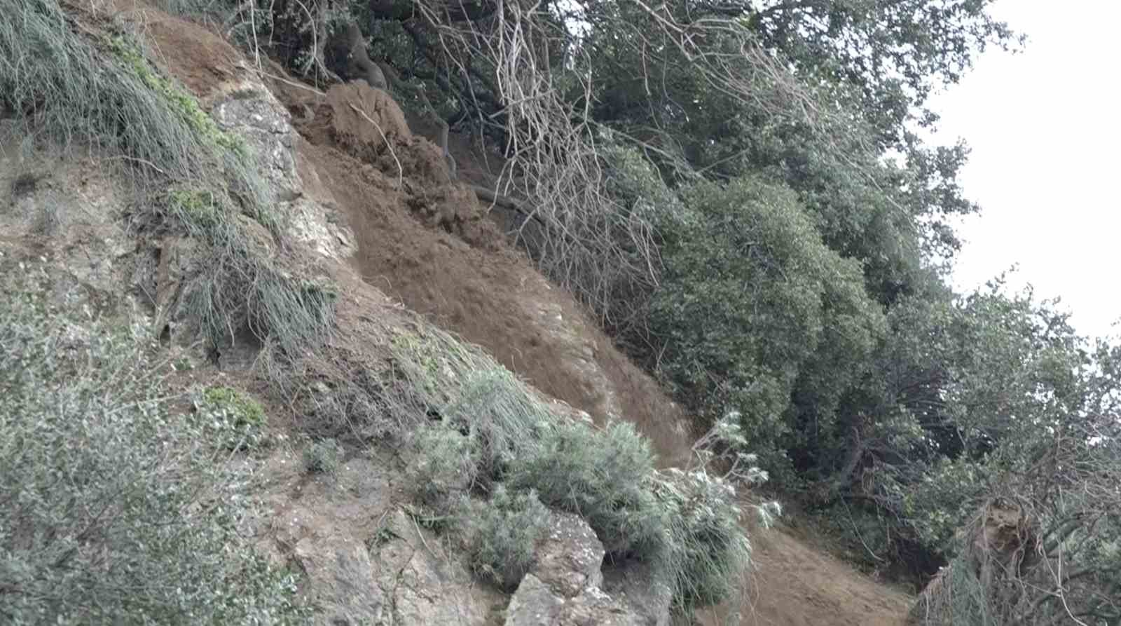 Bursa’da heyelan bölgesi temizlendi...Kayan bölge dron ile görüntülendi 7 bursada heyelan bolgesi temizlendikayan bolge dron ile goruntulendi 3 VZ5ZuU2e