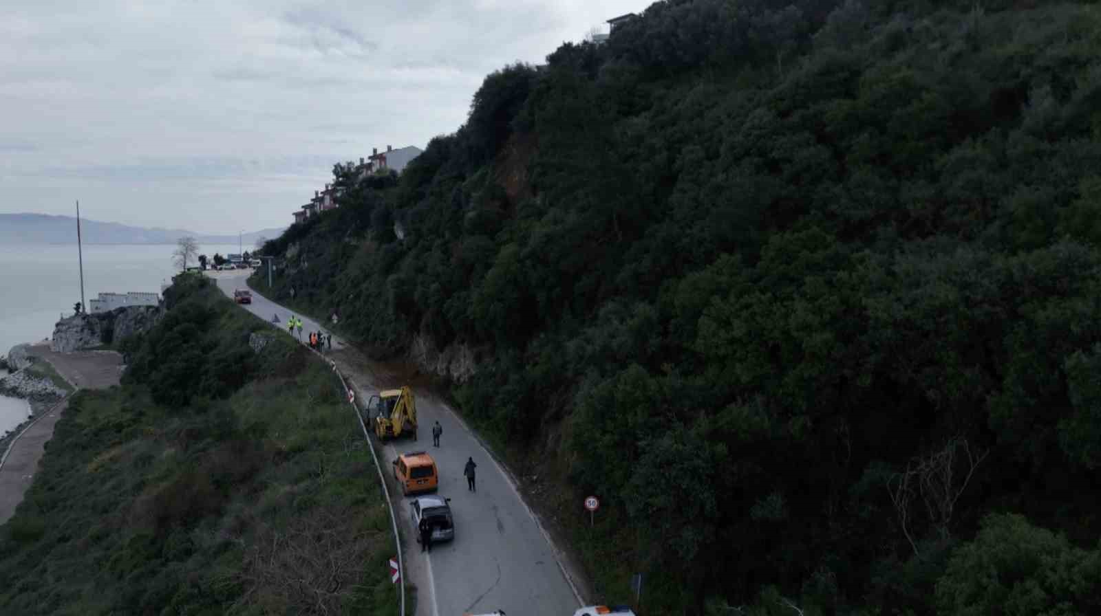 Bursa’da heyelan bölgesi temizlendi...Kayan bölge dron ile görüntülendi 9 bursada heyelan bolgesi temizlendikayan bolge dron ile goruntulendi 5 FvppClbJ