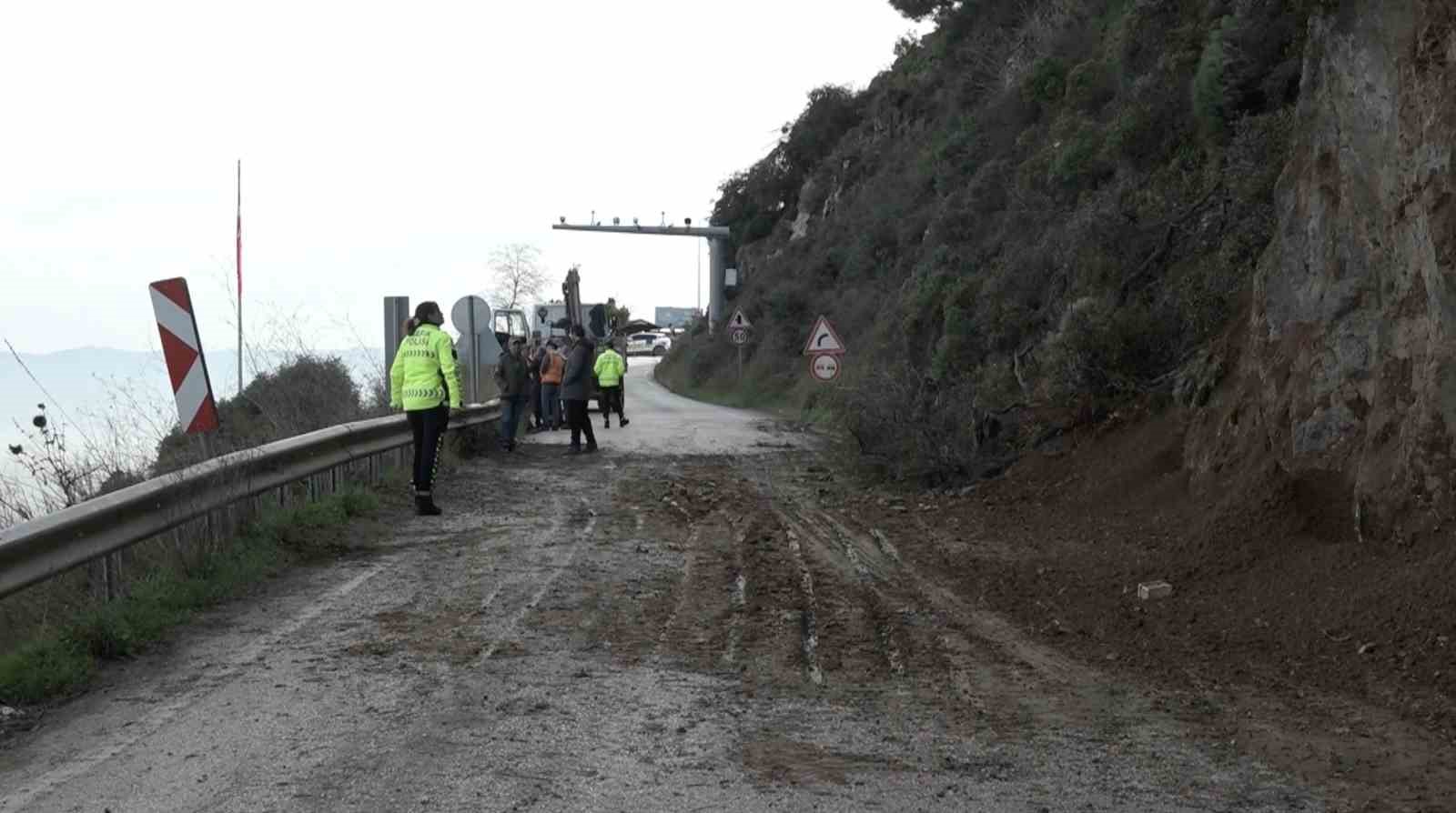Bursa’da heyelan bölgesi temizlendi...Kayan bölge dron ile görüntülendi 11 bursada heyelan bolgesi temizlendikayan bolge dron ile goruntulendi 7 B7Bwt4Ph