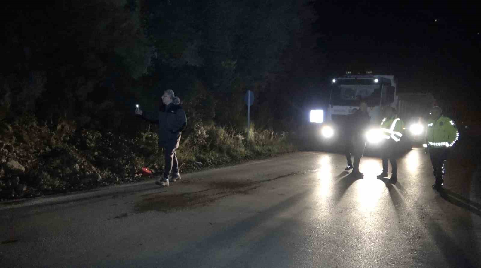 bursada heyelan mudanya kursunlu yolu trafige kapandi 1 XnL8ewfJ