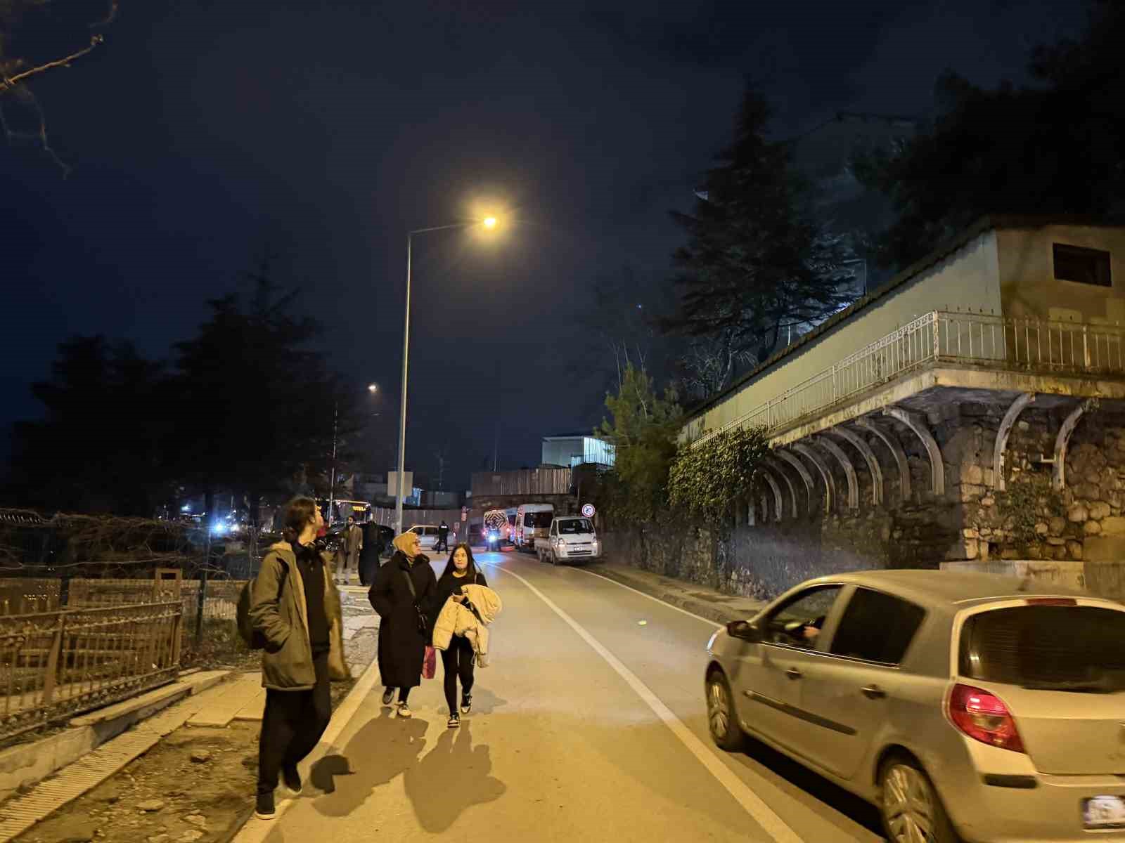 bursada heyelan tophane muradiye yolu ulasima kapandi 1