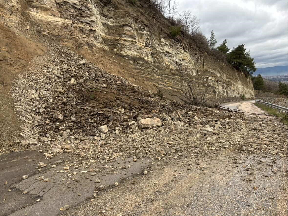 bursada heyelan yolu kapatti 1 RVTZj8Eq