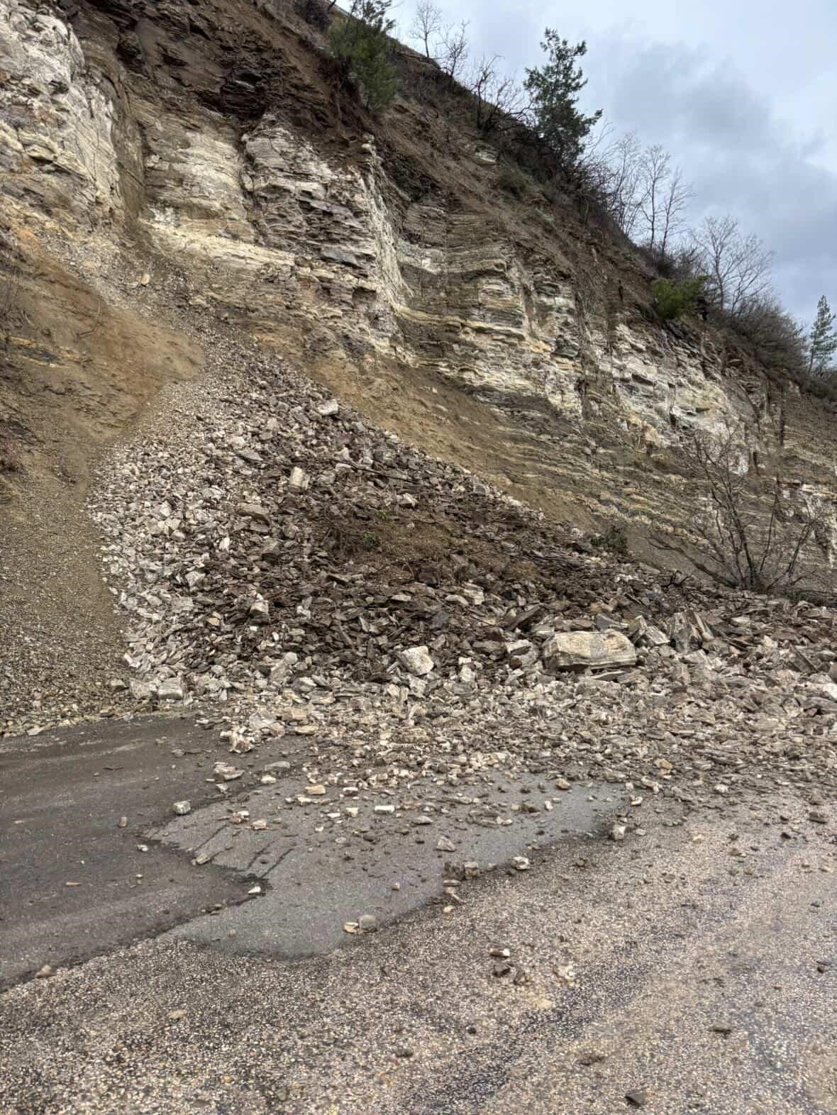 bursada heyelan yolu kapatti 2 pc2vFMhK