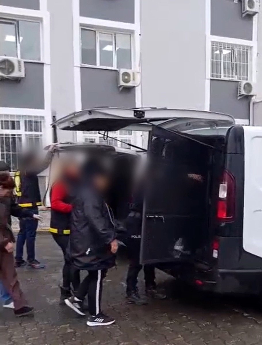 Bursa’da hırsızlık operasyonu: Çok sayıda suç kaydı bulunan şüpheliler yakalandı 5 bursada hirsizlik operasyonu cok sayida suc kaydi bulunan supheliler yakalandi 1 lZaGZMJD