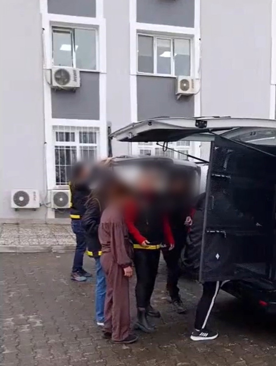 Bursa’da hırsızlık operasyonu: Çok sayıda suç kaydı bulunan şüpheliler yakalandı 6 bursada hirsizlik operasyonu cok sayida suc kaydi bulunan supheliler yakalandi 2