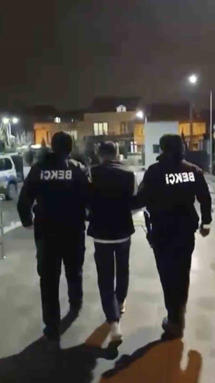 bursada hirsizlik sucundan 21 yil hapis cezasi bulunan sahis yakalandi 0 a5ZqI9Bb