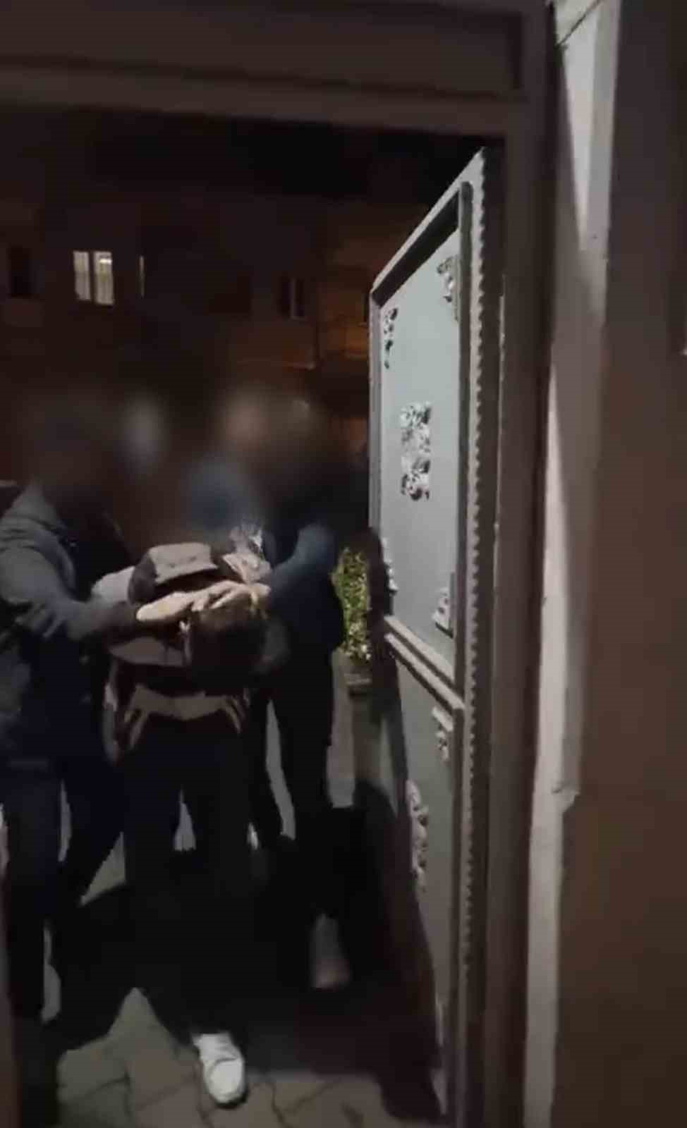 bursada hirsizlik yapan sahistan 1 kilo 375 gram uyusturucu ele gecirildi 0 GX8WLFHJ