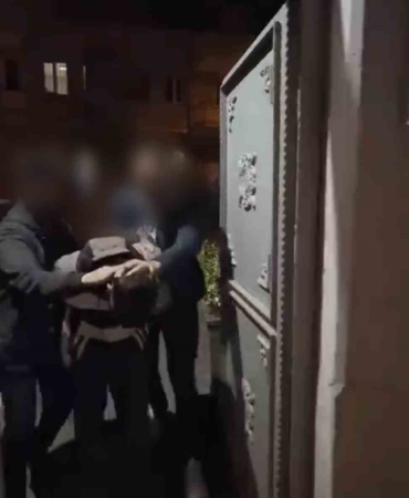 bursada-hirsizlik-yapan-sahistan-1-kilo-375-gram-uyusturucu-ele-gecirildi-GSGq15Rq.jpg