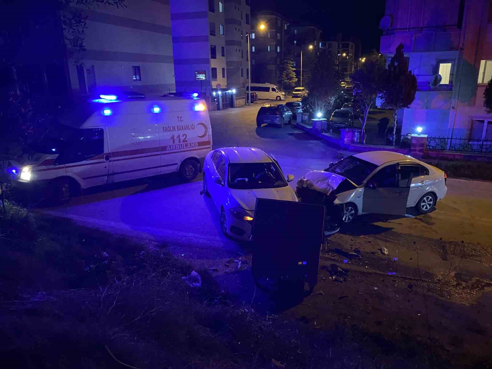 Bursa’da hız ihlali feci kazaya yol açtı: 2’si ağır 4 yaralı 4 bursada hiz ihlali feci kazaya yol acti 2si agir 4 yarali 0 IY6nvzyS