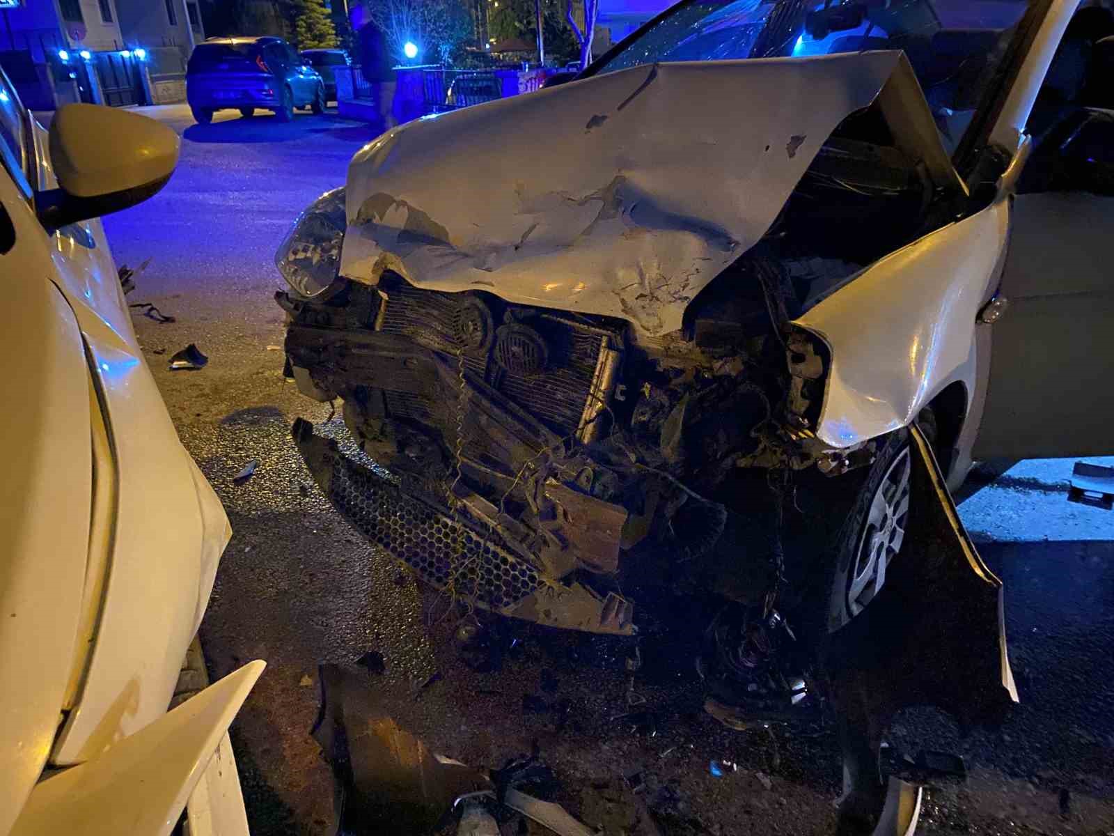 Bursa’da hız ihlali feci kazaya yol açtı: 2’si ağır 4 yaralı 7 bursada hiz ihlali feci kazaya yol acti 2si agir 4 yarali 3 F38pZ9l7
