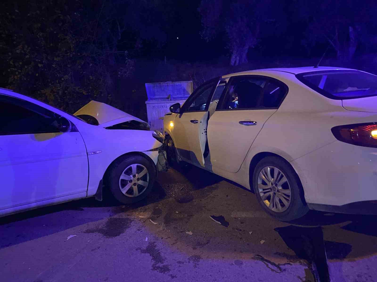 Bursa’da hız ihlali feci kazaya yol açtı: 2’si ağır 4 yaralı 9 bursada hiz ihlali feci kazaya yol acti 2si agir 4 yarali 5 MUVVJLEW