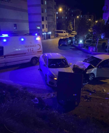 bursada-hiz-ihlali-feci-kazaya-yol-acti-2si-agir-4-yarali-8mV9ScKF.jpg