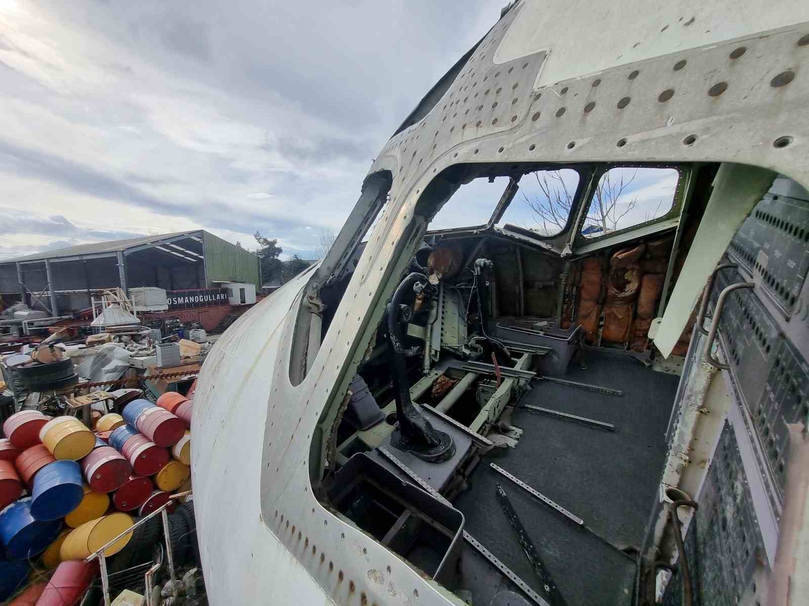 bursada hurdacidaki boeing 747 ucak gorenleri saskina ceviriyor 7 plptJDWW