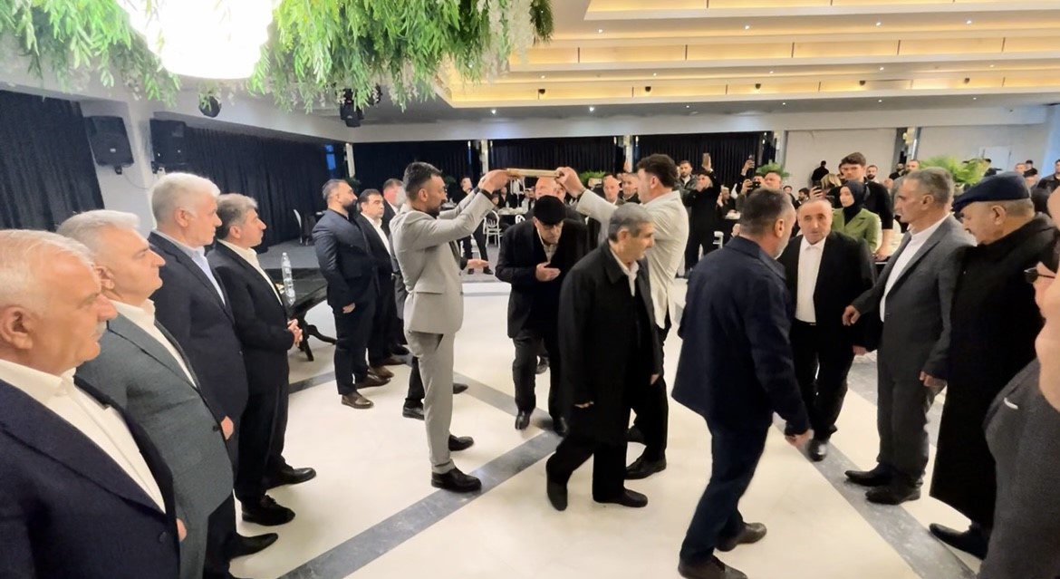 bursada husumetli aileler iftar sofrasinda baristi 1 IX95tbRP