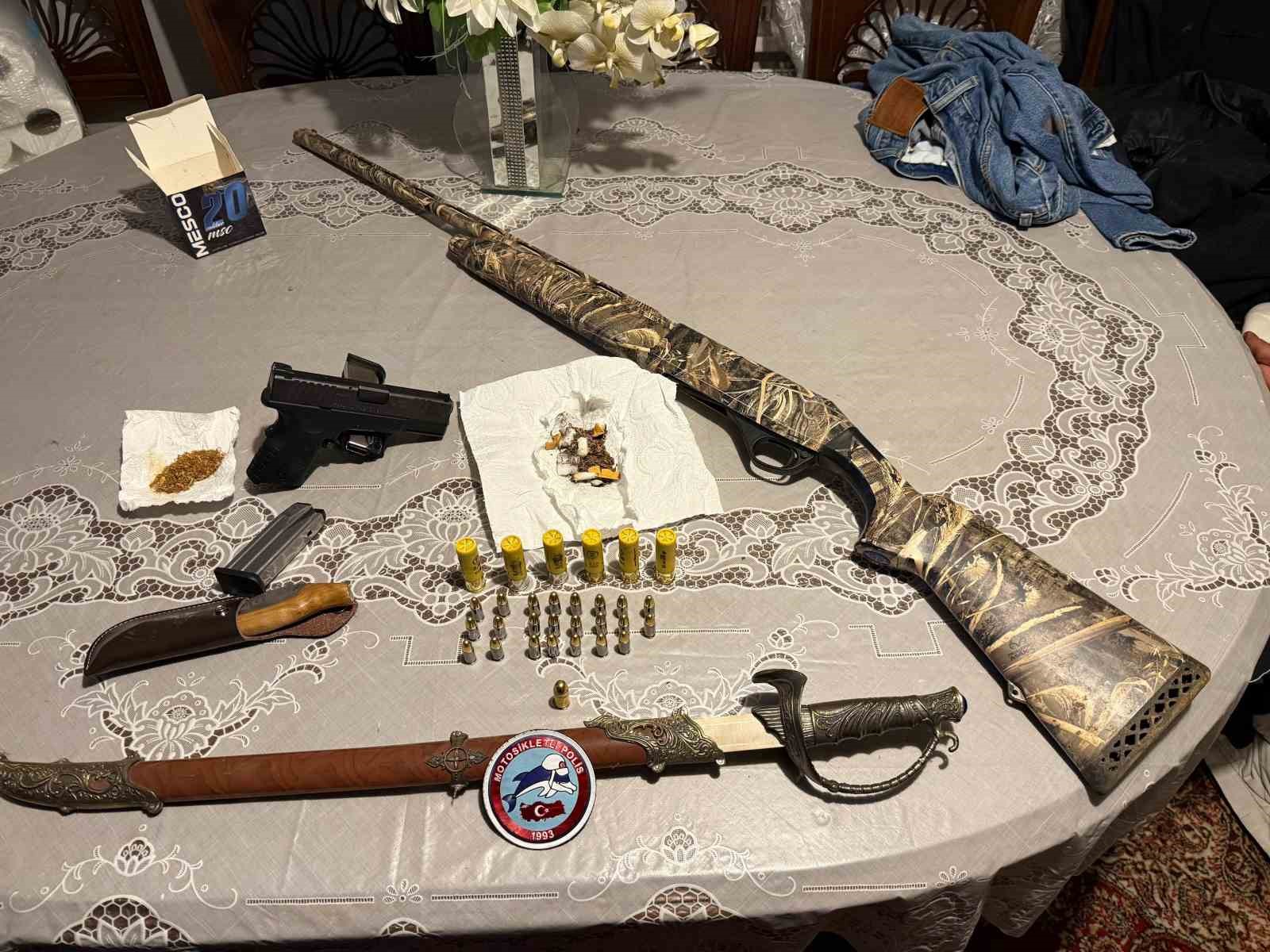 bursada huzur uygulamasi silah ve muhimmat ele gecirildi 0 TpcfrPOg