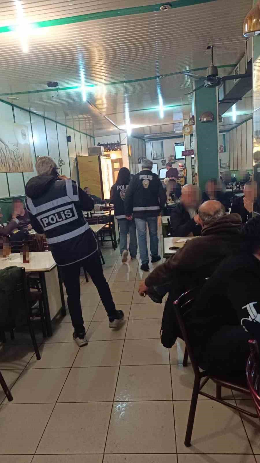 bursada huzur uygulamasi silah ve muhimmat ele gecirildi 5 YTcsIKQE