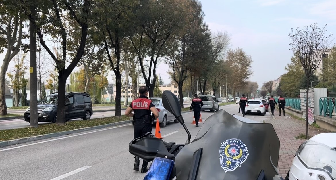 bursada huzur uygulamasinda bir supheliden av tufegi cikti 3 Qa3rnpnK
