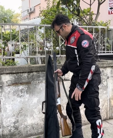 bursada-huzur-uygulamasinda-bir-supheliden-av-tufegi-cikti-SqeVAP8X.jpg