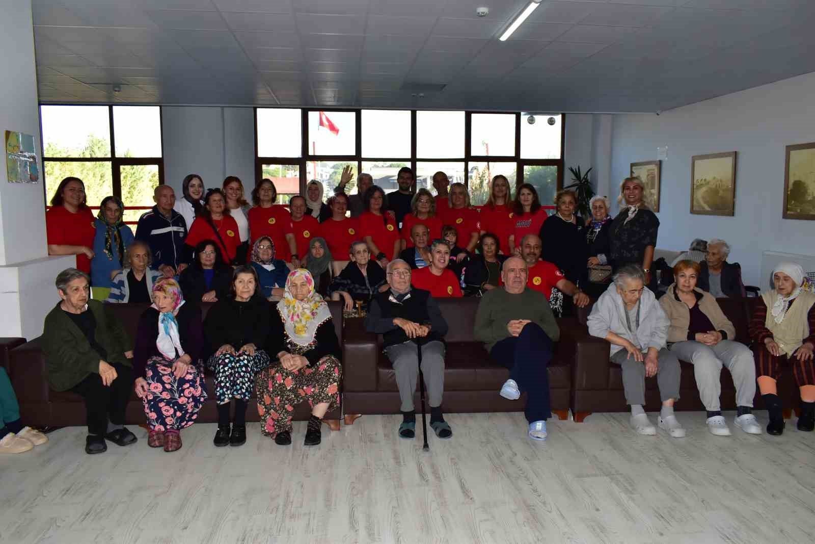 bursada huzurevi sakinlerine moral konseri 1 bUFWDB6l