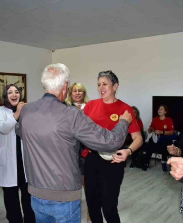 bursada-huzurevi-sakinlerine-moral-konseri-g8sI7IwV.jpg