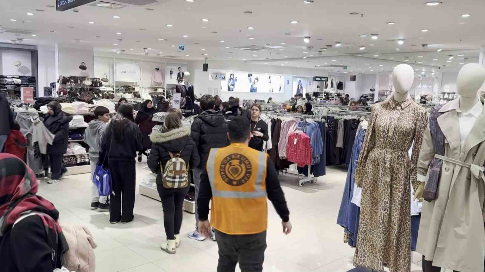 bursada ihtiyac sahibi 400 cocuga bayram sevinci 4 lLCDXUaI