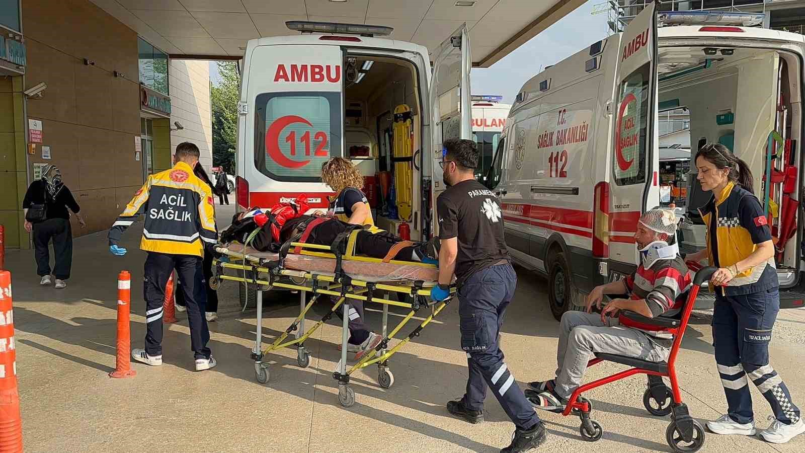 bursada iki arac carpisti 3 kisi yaralandi 1 hqmAWyM2