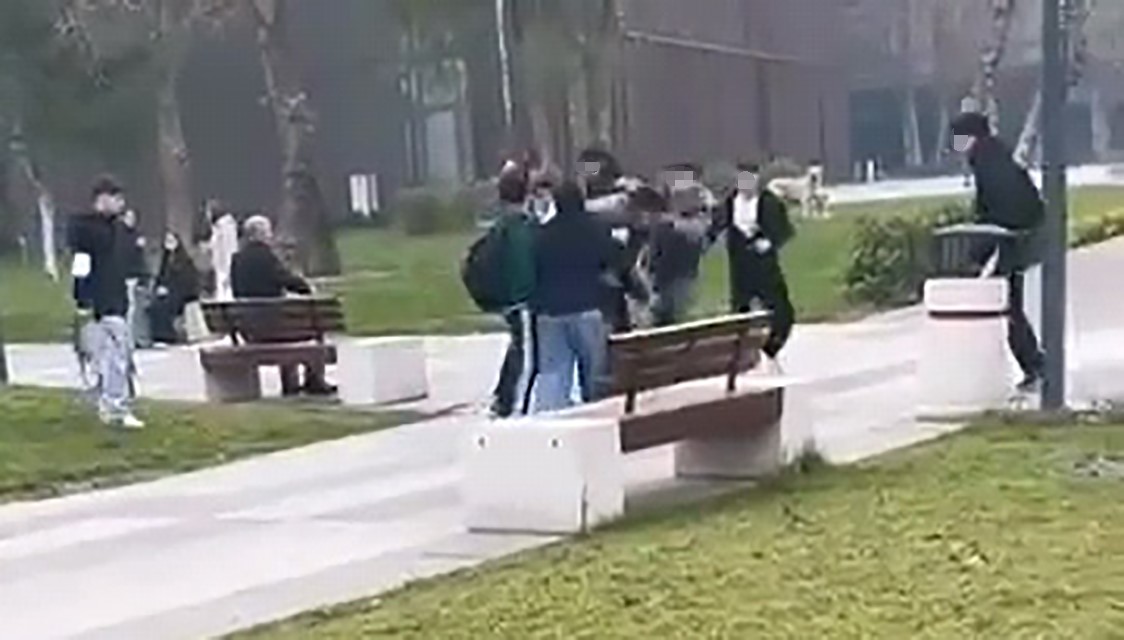 Bursa’da iki grup arasındaki kavga kamerada 6 bursada iki grup arasindaki kavga kamerada 2 UGIiHNpO