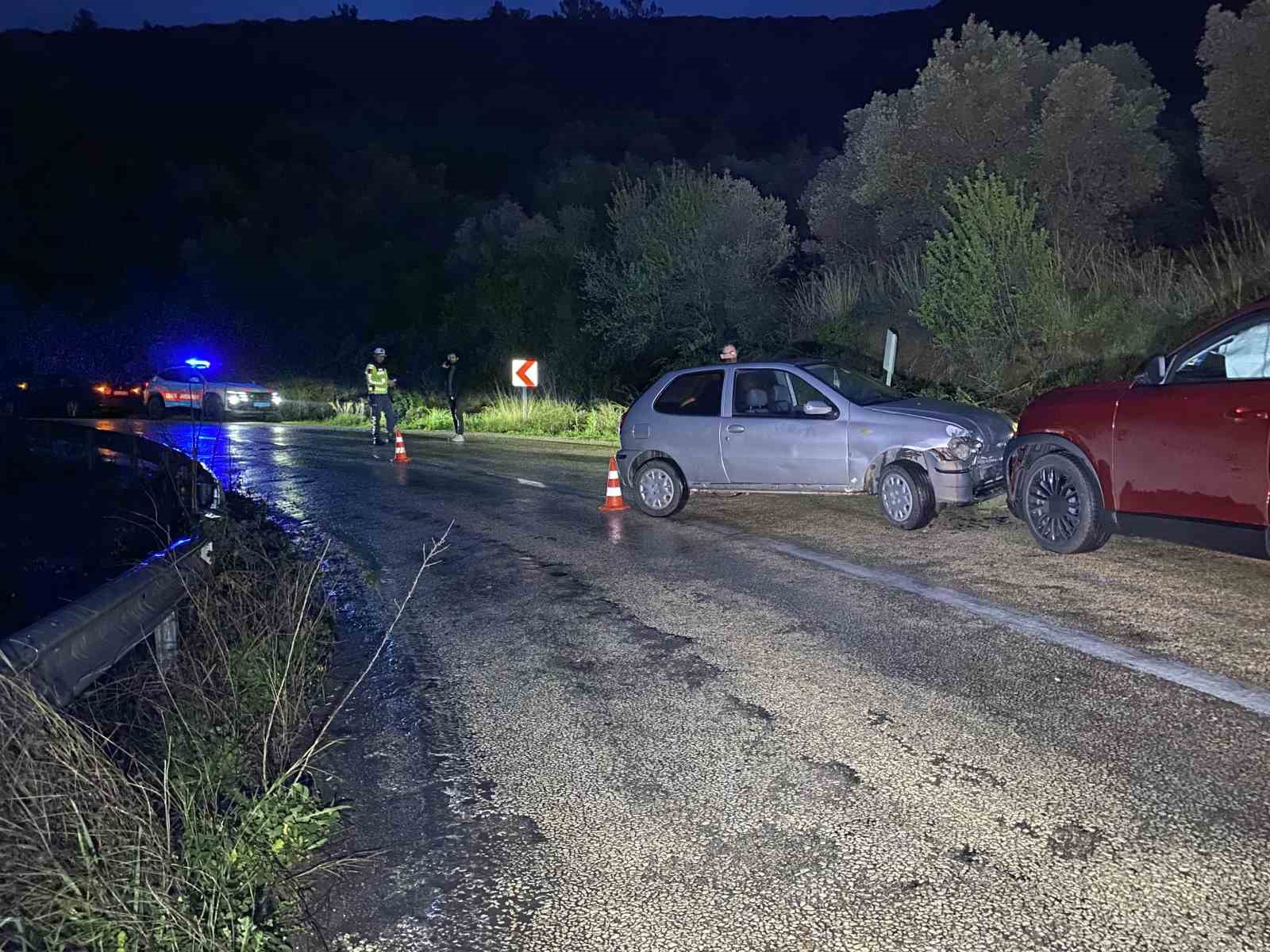 Bursa’da iki otomobil çarpıştı: 1 kişi yaralandı, 11 aylık bebek faciadan döndü 4 bursada iki otomobil carpisti 1 kisi yaralandi 11 aylik bebek faciadan dondu 0 V33AwydJ