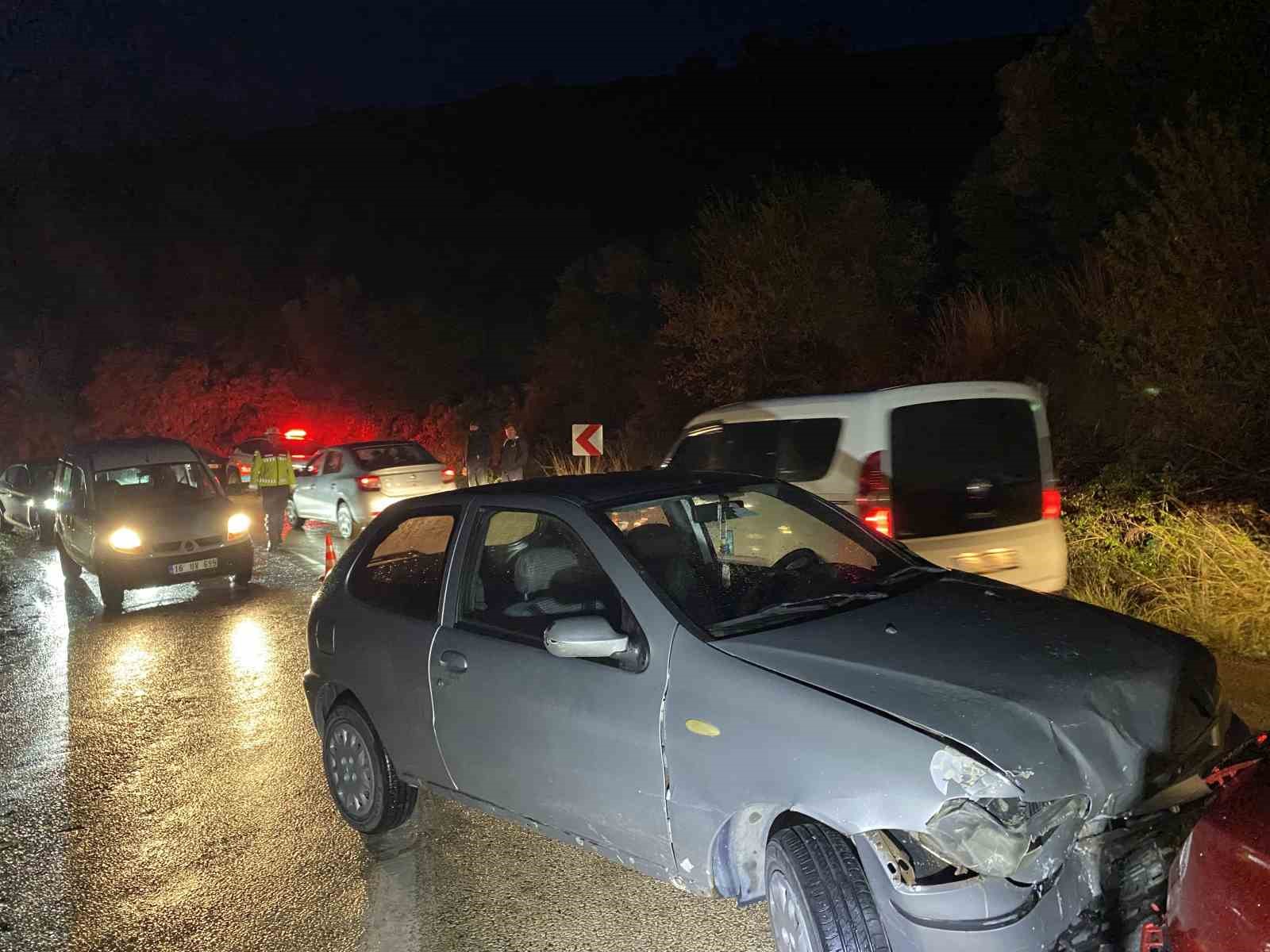 Bursa’da iki otomobil çarpıştı: 1 kişi yaralandı, 11 aylık bebek faciadan döndü 8 bursada iki otomobil carpisti 1 kisi yaralandi 11 aylik bebek faciadan dondu 4 3ma6y1ZH
