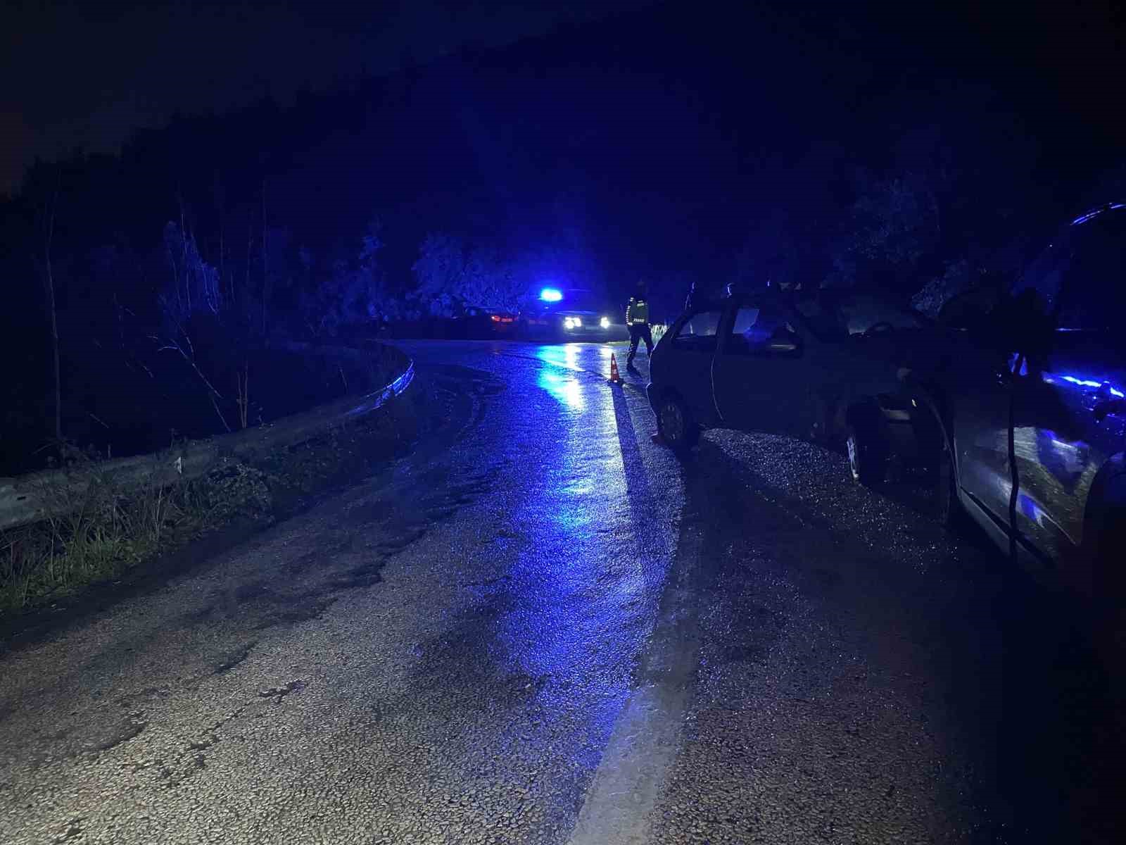 Bursa’da iki otomobil çarpıştı: 1 kişi yaralandı, 11 aylık bebek faciadan döndü 9 bursada iki otomobil carpisti 1 kisi yaralandi 11 aylik bebek faciadan dondu 5 hMR1tklK