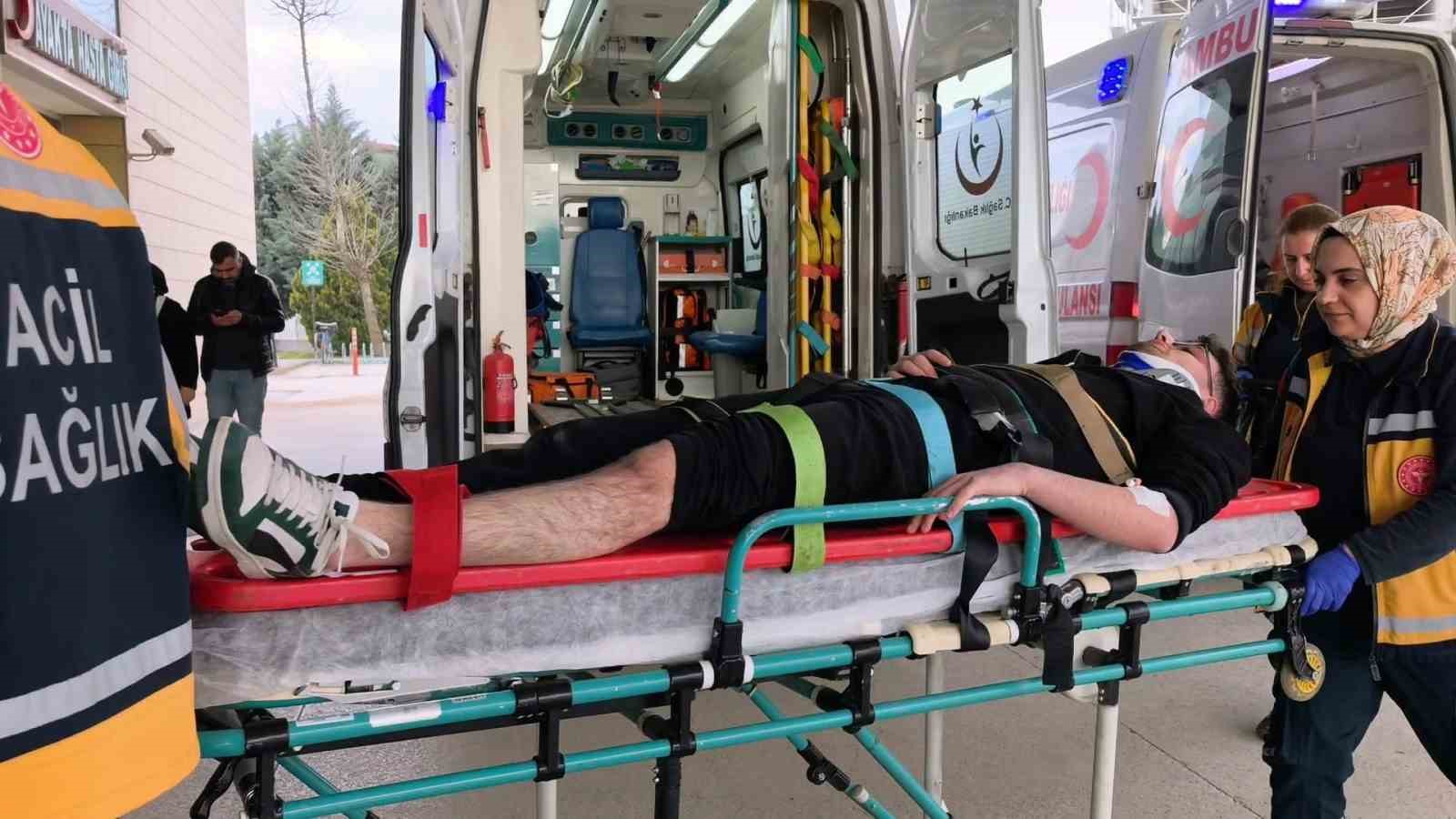 bursada iki otomobil carpisti 2 yarali 2 QvyKjnKz