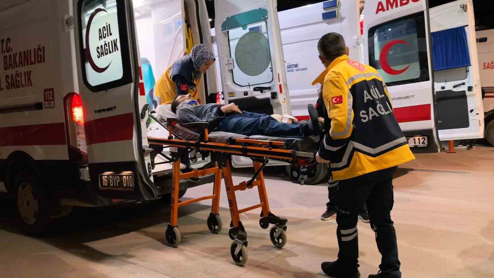 bursada iki otomobil kafa kafaya carpisti 3 yarali 1 zIHgsBmq