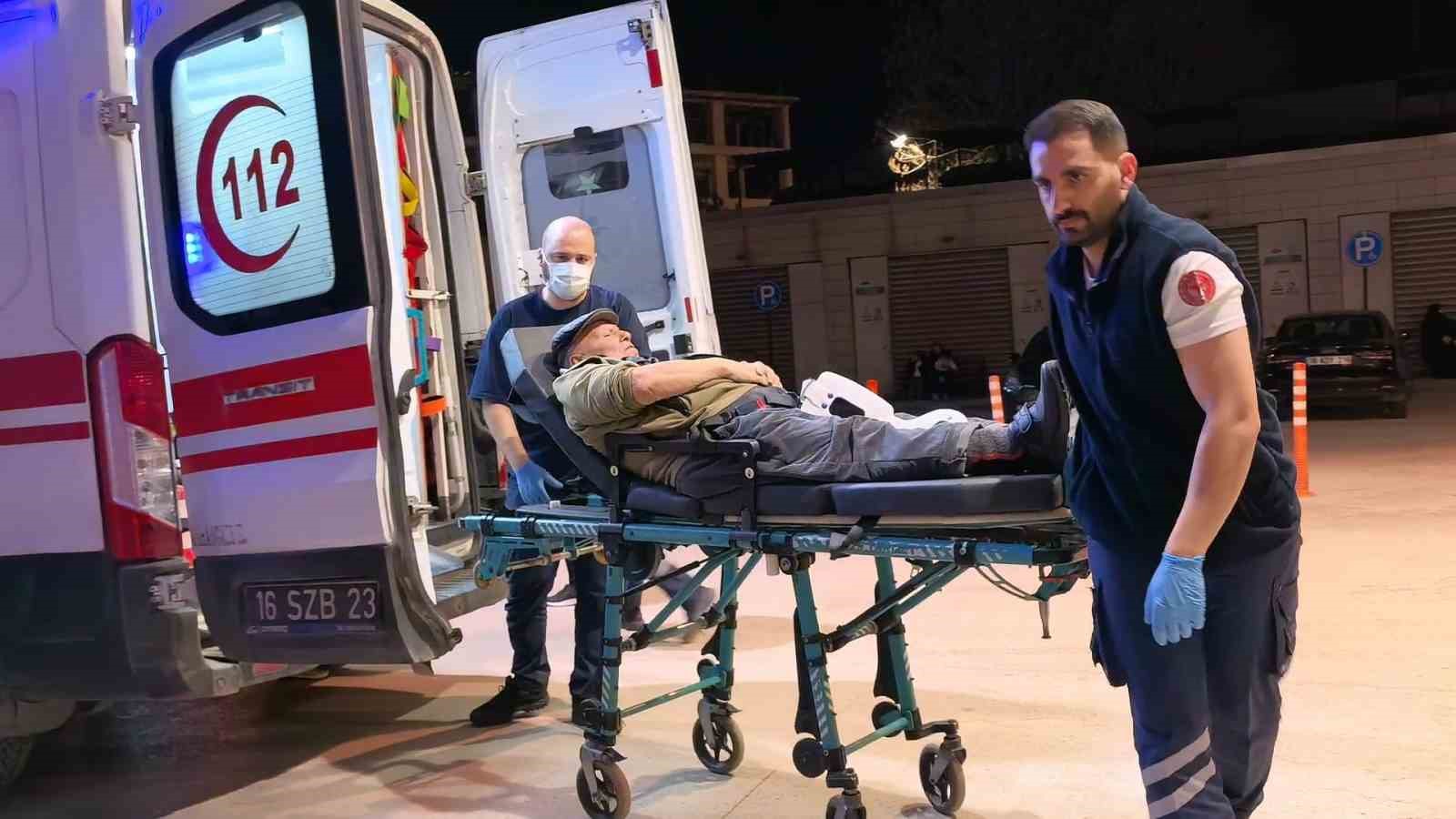 bursada iki otomobil kafa kafaya carpisti 3 yarali 2 2NvqtWX2