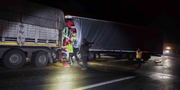 bursada-iki-tirin-carpistigi-kazada-1-kisi-hayatini-kaybetti-LlJtSK7d.jpg
