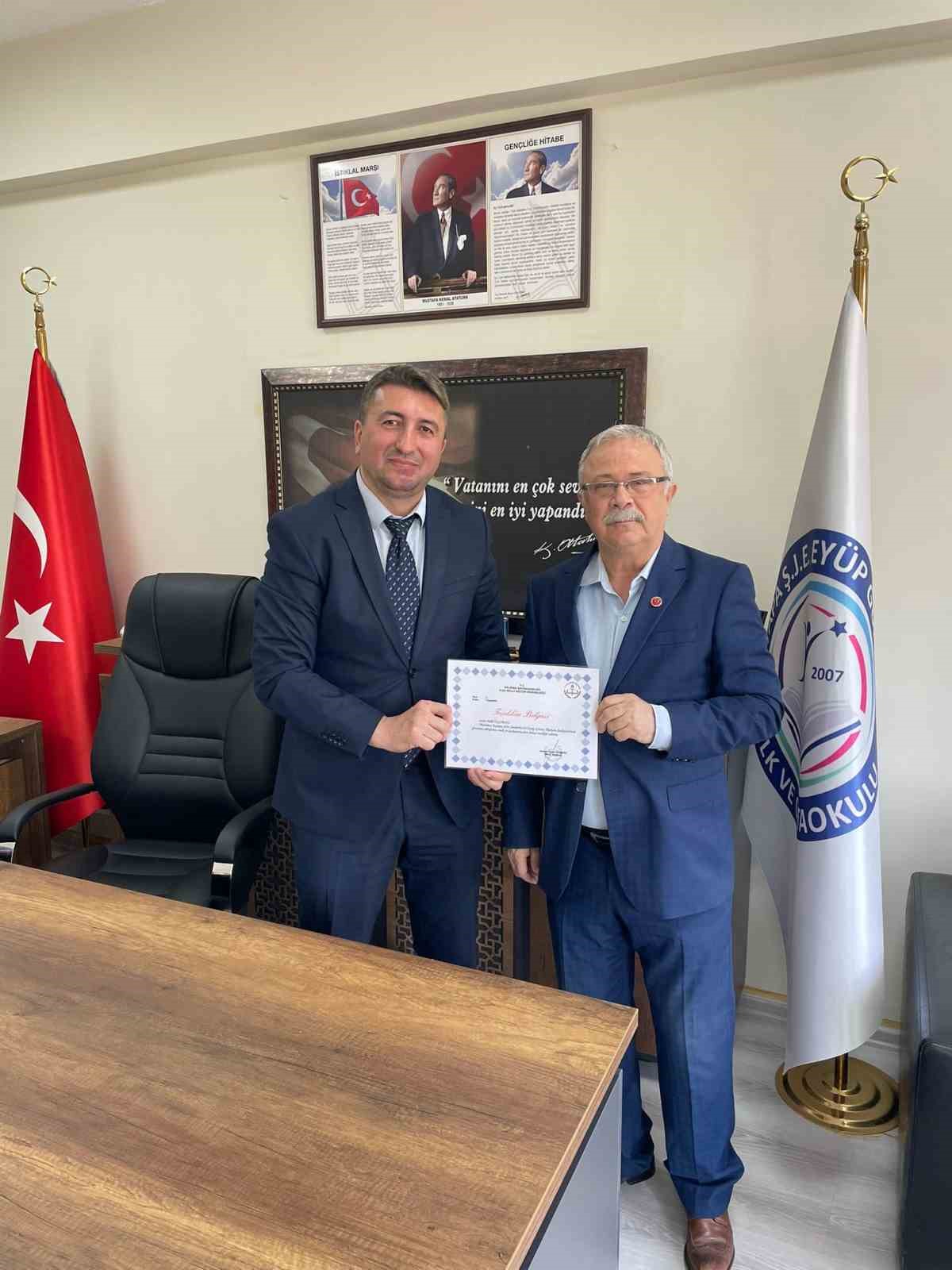 bursada ilkogretim ogrencileri selvi fidani diktiler 3 Nfb9q7bU