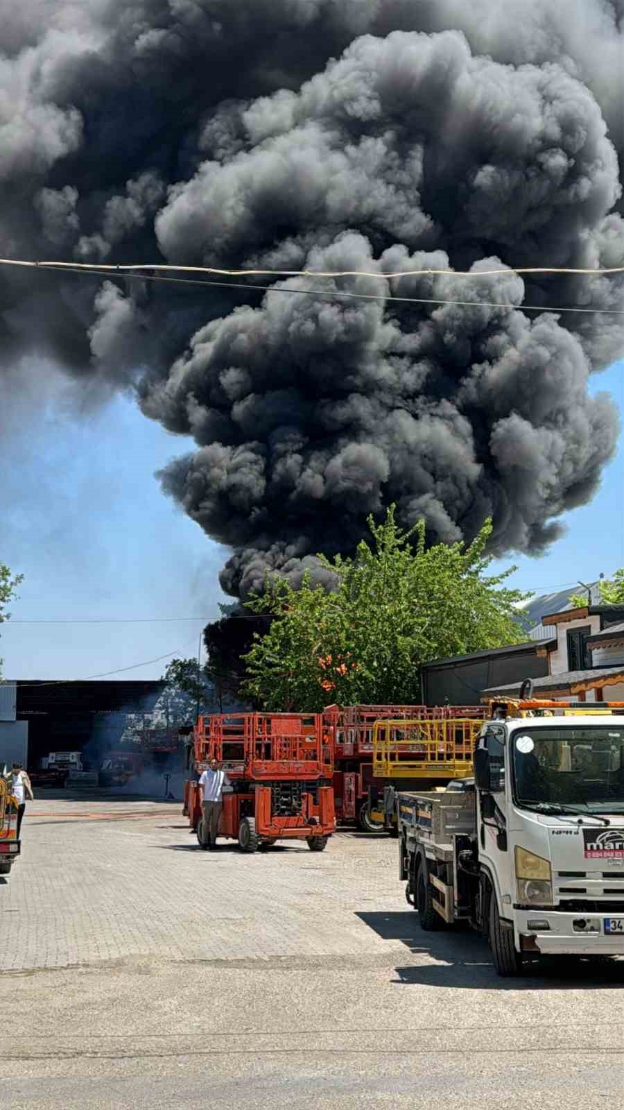 bursada insaat malzemesi deposunda buyuk yangin 0 QPwey1XL